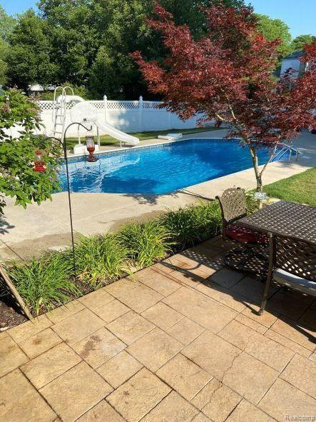 415 EVALINE Drive, Troy, MI 48085 — Photo 2