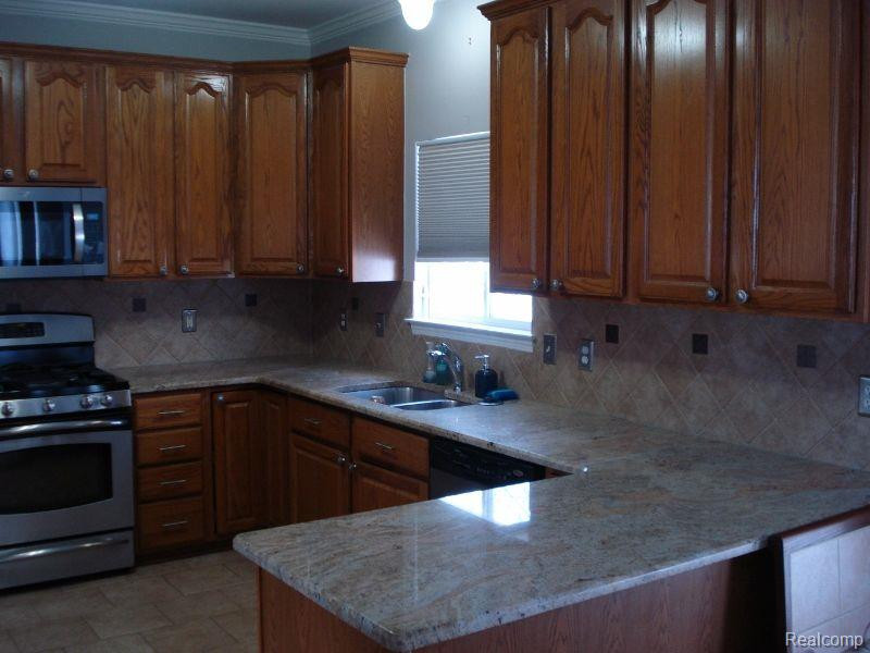 415 EVALINE Drive, Troy, MI 48085 — Photo 3