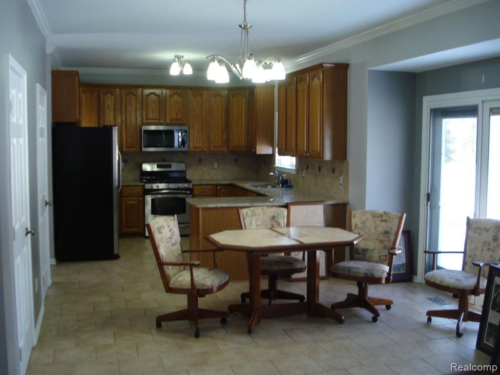 415 EVALINE Drive, Troy, MI 48085 — Photo 4