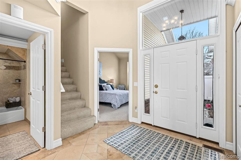 10197 CLARKSHIRE Court, South Lyon, MI 48178 — Photo 4