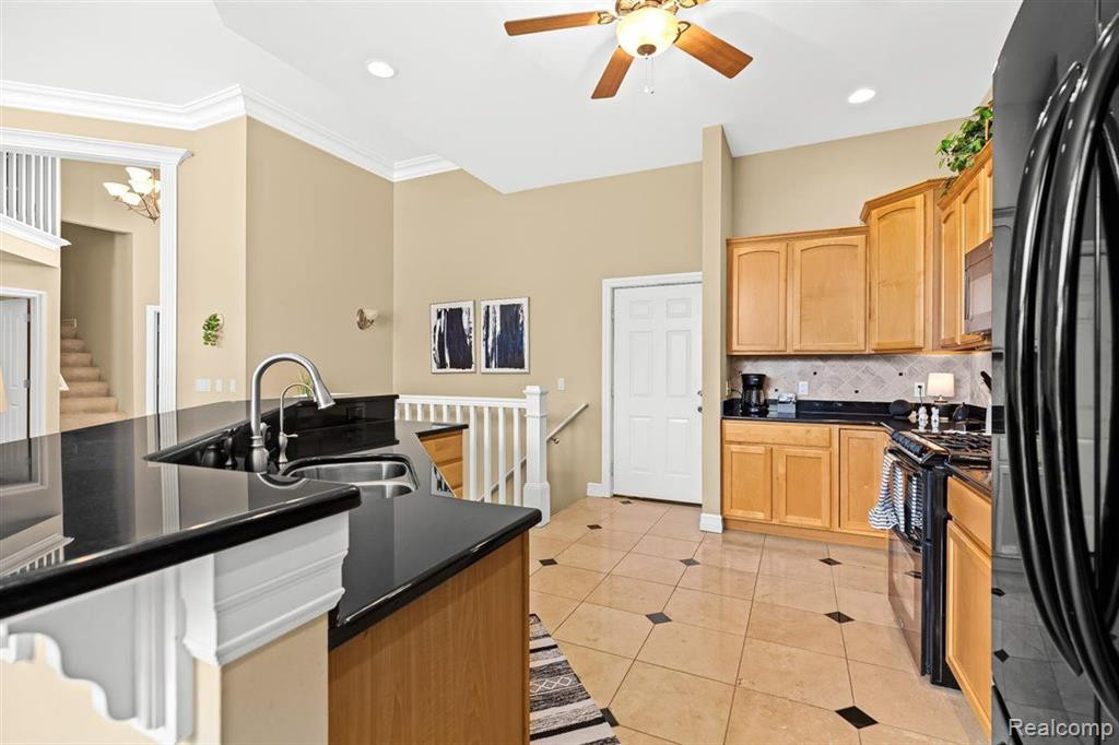 10197 CLARKSHIRE Court, South Lyon, MI 48178 — Photo 11