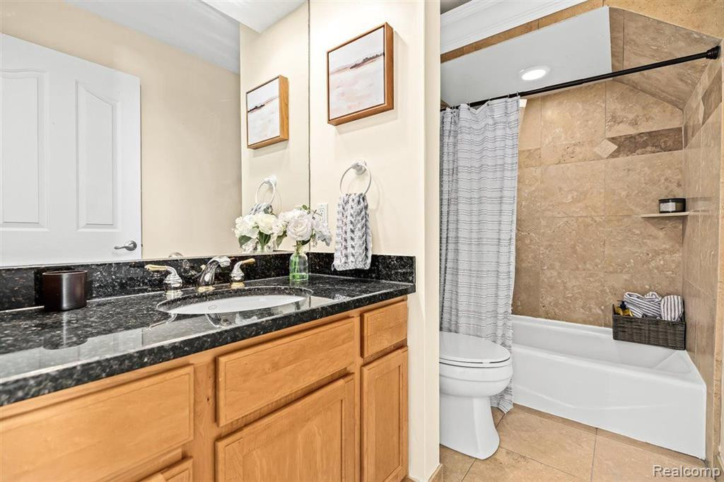 10197 CLARKSHIRE Court, South Lyon, MI 48178 — Photo 19