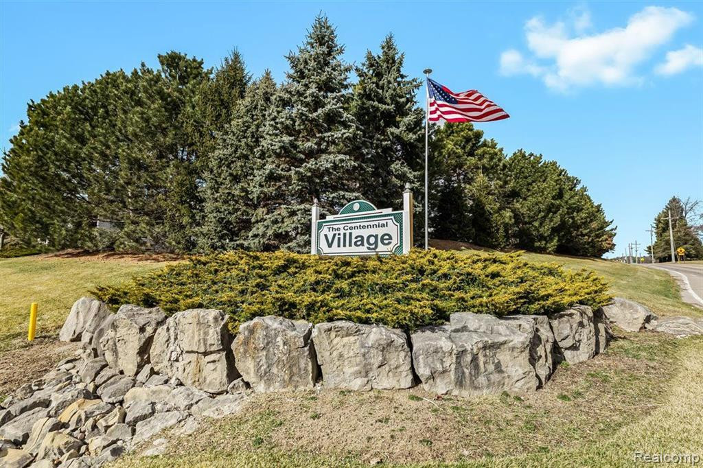 10197 CLARKSHIRE Court, South Lyon, MI 48178 — Photo 31