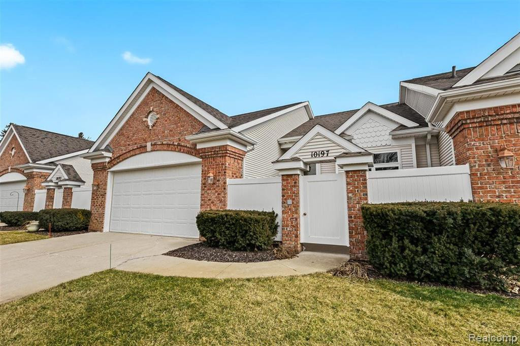 10197 CLARKSHIRE Court, South Lyon, MI 48178 — Photo 33