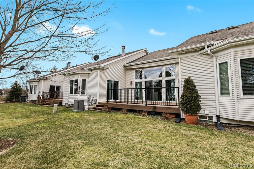 10197 CLARKSHIRE Court, South Lyon, MI 48178 — Photo 36