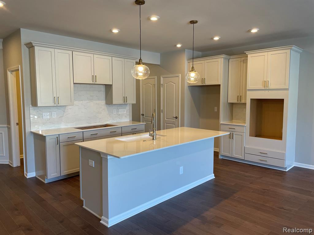 4837 GLENORA Drive, Lake Orion, MI — Photo 2