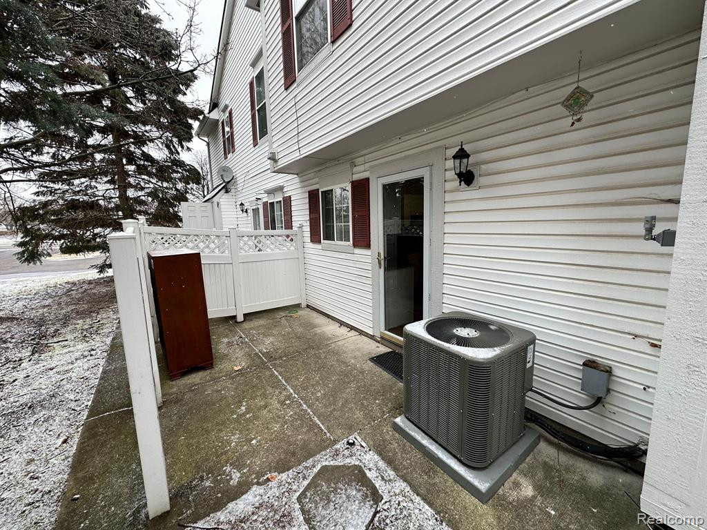 22349 ATLANTIC POINTE, Farmington Hills, MI 48336 — Photo 3