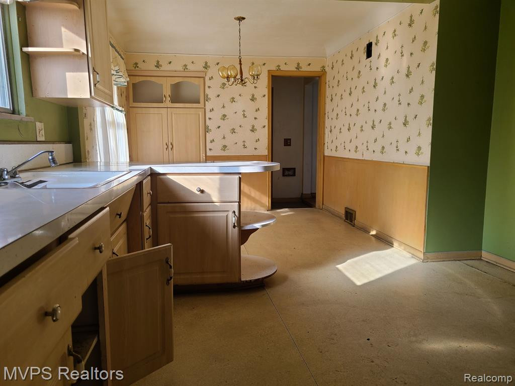 8136 ALMONT Street, Detroit, MI 48234 — Photo 5