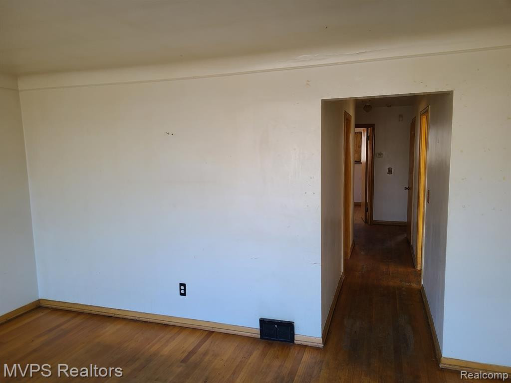 8136 ALMONT Street, Detroit, MI 48234 — Photo 7