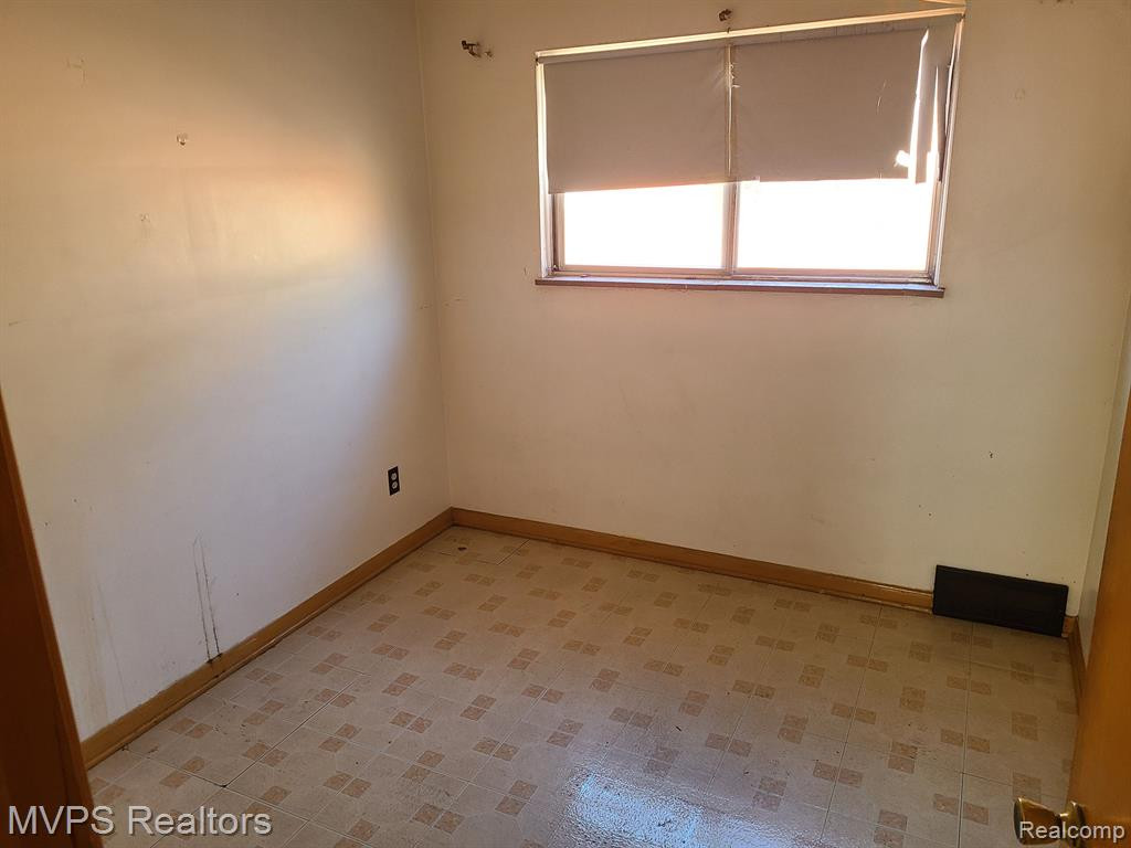 8136 ALMONT Street, Detroit, MI 48234 — Photo 8