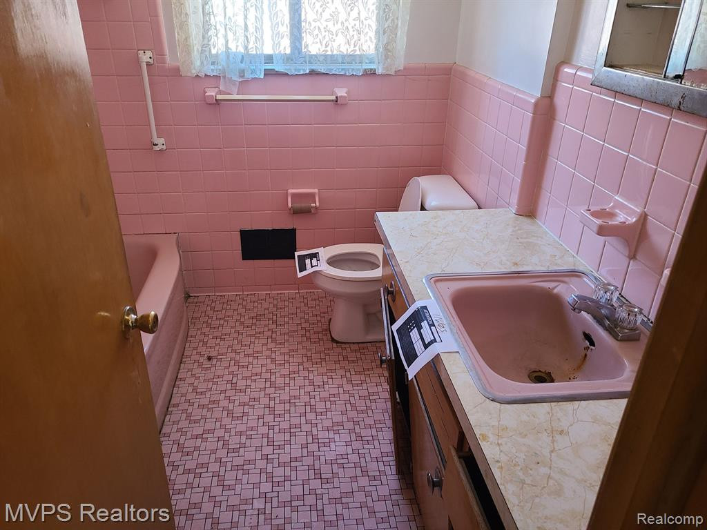 8136 ALMONT Street, Detroit, MI 48234 — Photo 9
