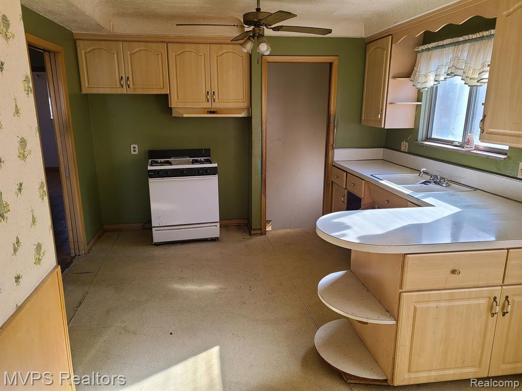 8136 ALMONT Street, Detroit, MI 48234 — Photo 13
