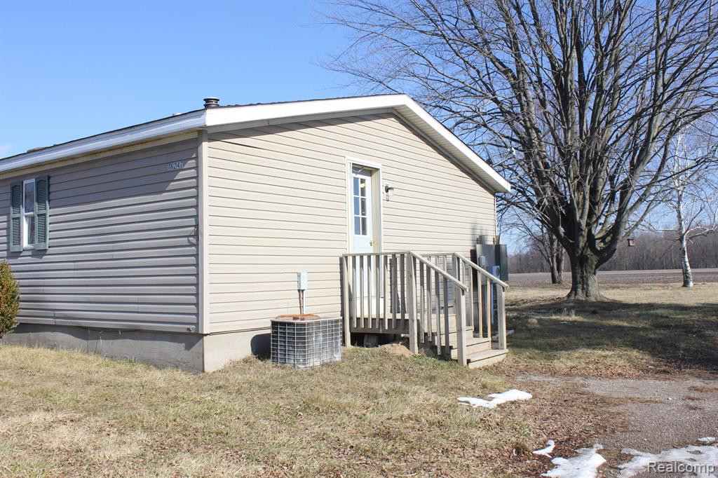 18247 EAST Road, New Lothrop, MI 48460 — Photo 2