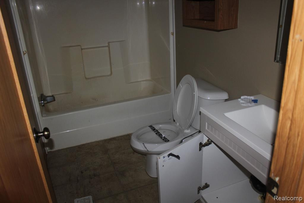 18247 EAST Road, New Lothrop, MI 48460 — Photo 5