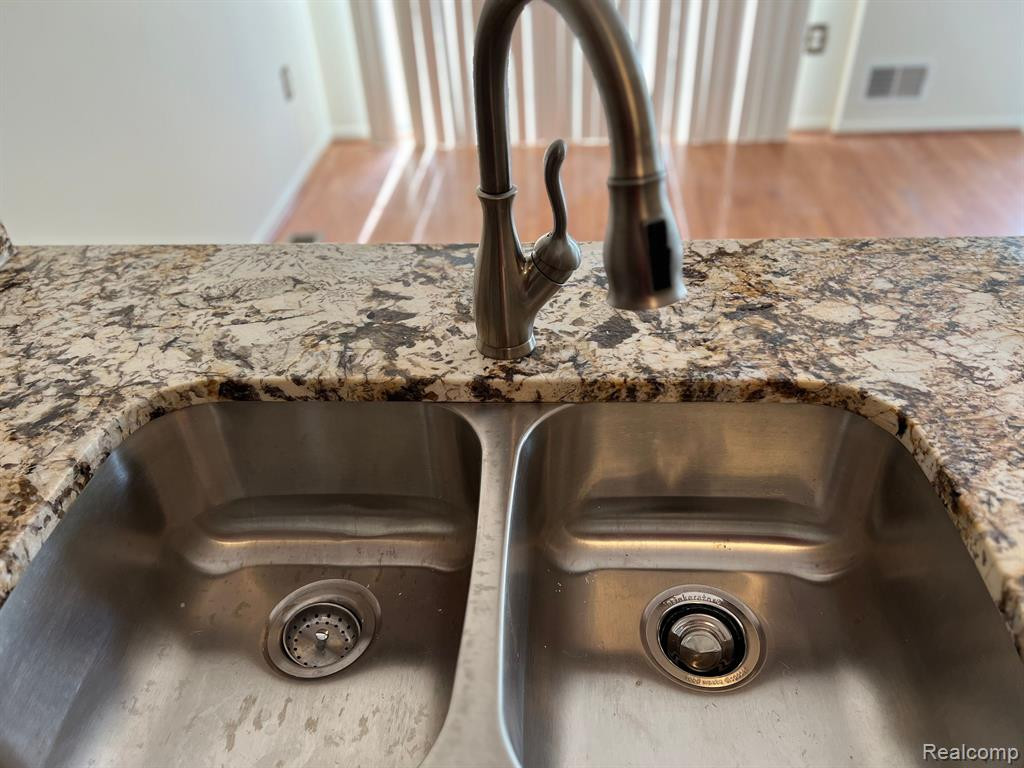 17437 GATEWAY Circle, Southfield, MI 48075 — Photo 7