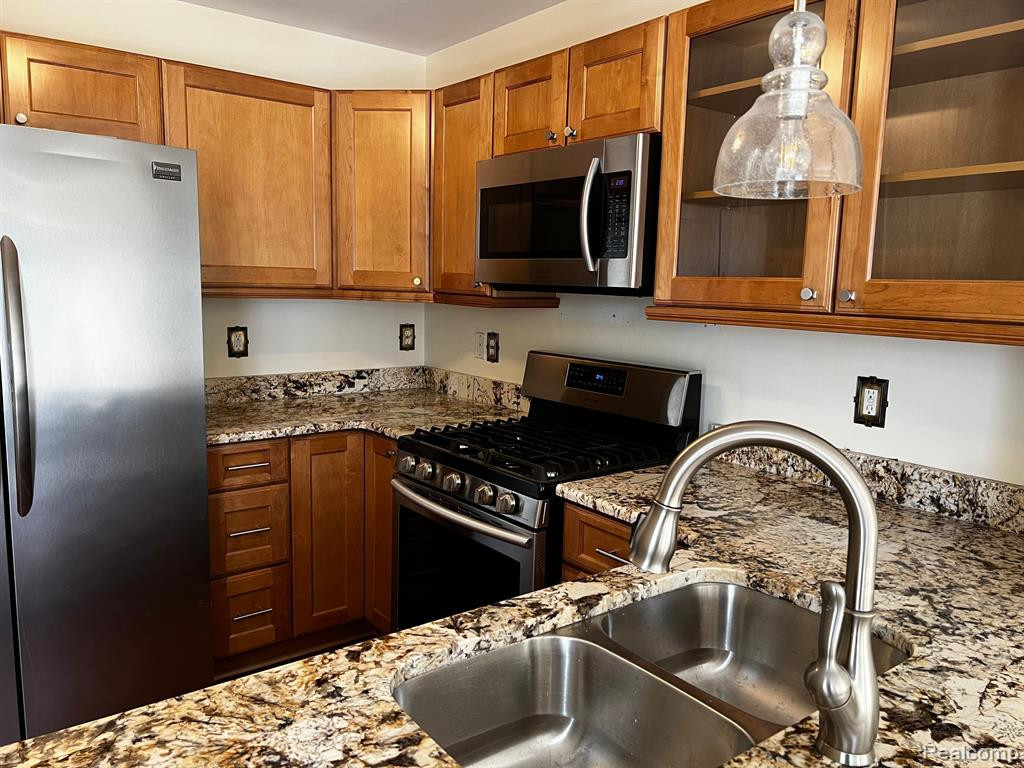 17437 GATEWAY Circle, Southfield, MI 48075 — Photo 9