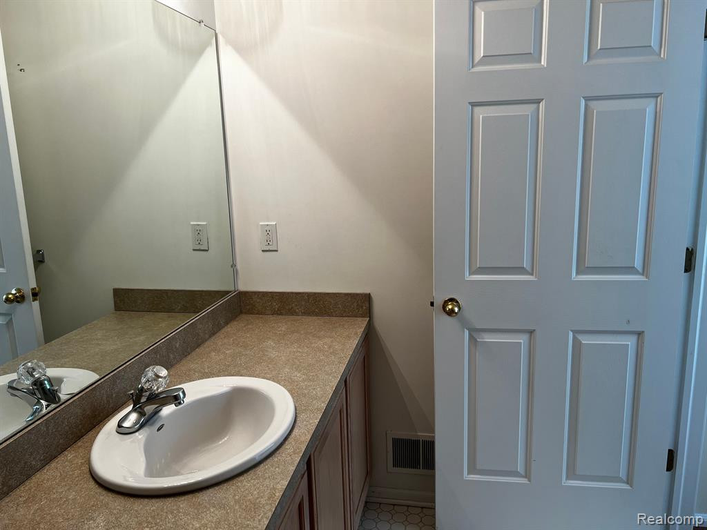 17437 GATEWAY Circle, Southfield, MI 48075 — Photo 21