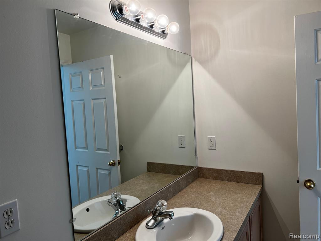 17437 GATEWAY Circle, Southfield, MI 48075 — Photo 22