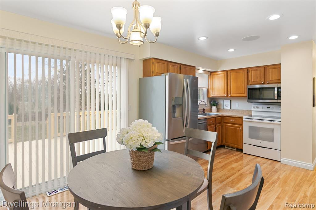 1427 WILLARD Drive, Canton, MI 48187 — Photo 4