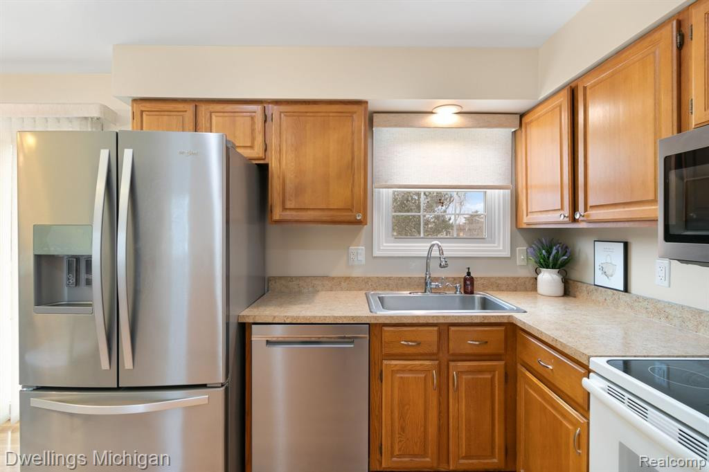 1427 WILLARD Drive, Canton, MI 48187 — Photo 5
