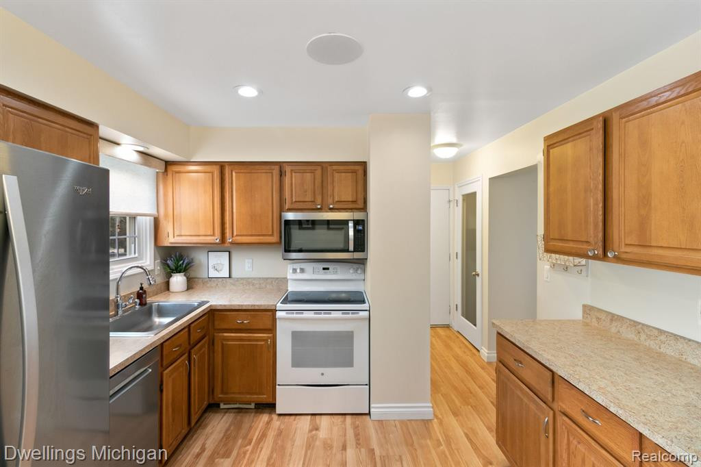 1427 WILLARD Drive, Canton, MI 48187 — Photo 22