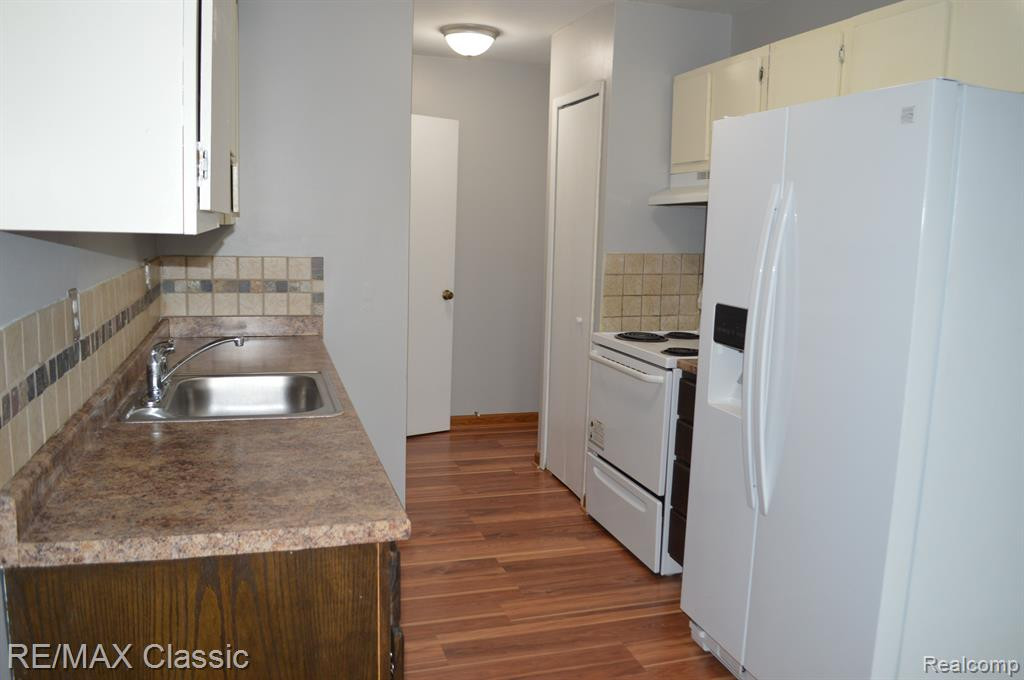 41029 SOUTHWIND Drive, Canton, MI 48188 — Photo 7
