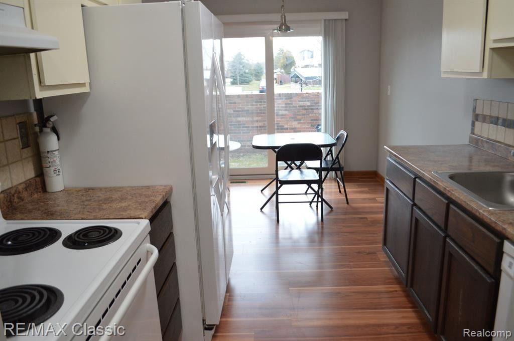 41029 SOUTHWIND Drive, Canton, MI 48188 — Photo 8