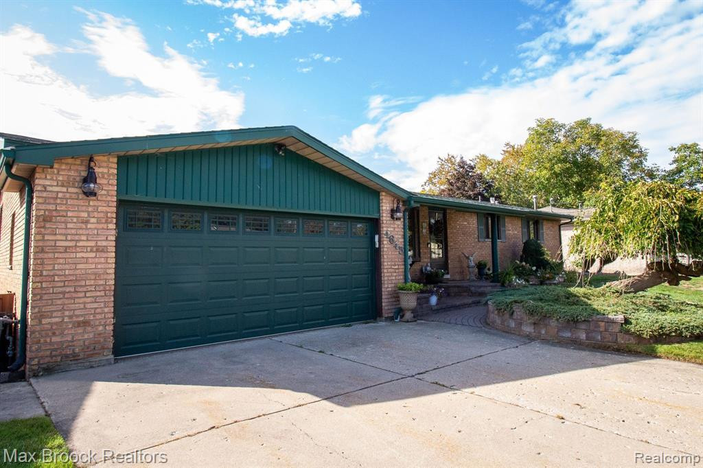 4645 Claudia Drive, Waterford, MI 48328 — front exterior