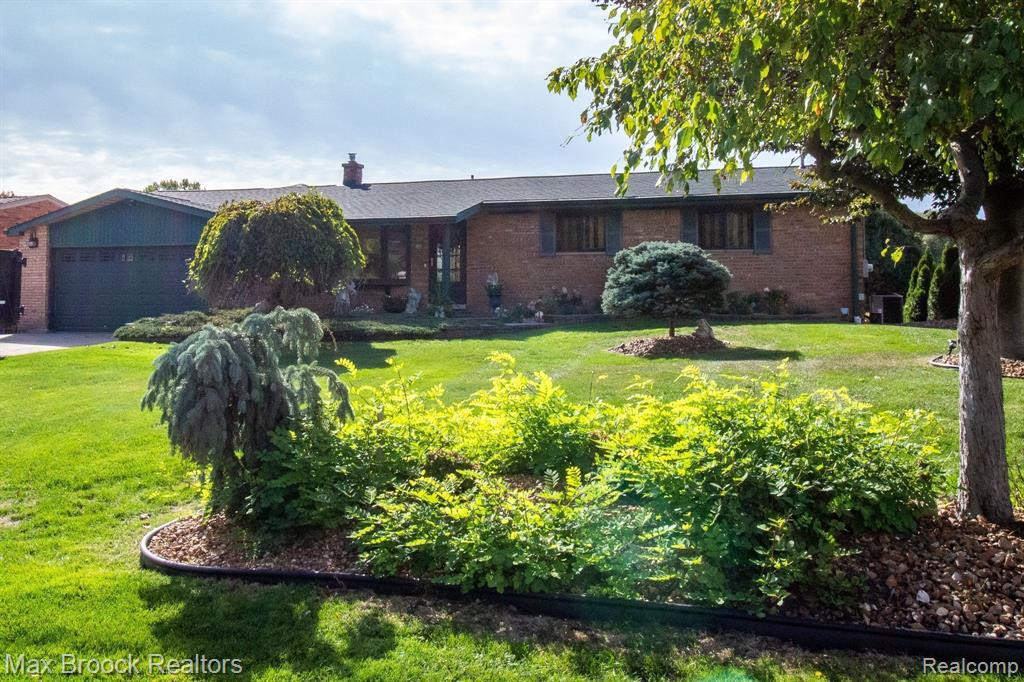 4645 Claudia Drive, Waterford, MI 48328 — Photo 2