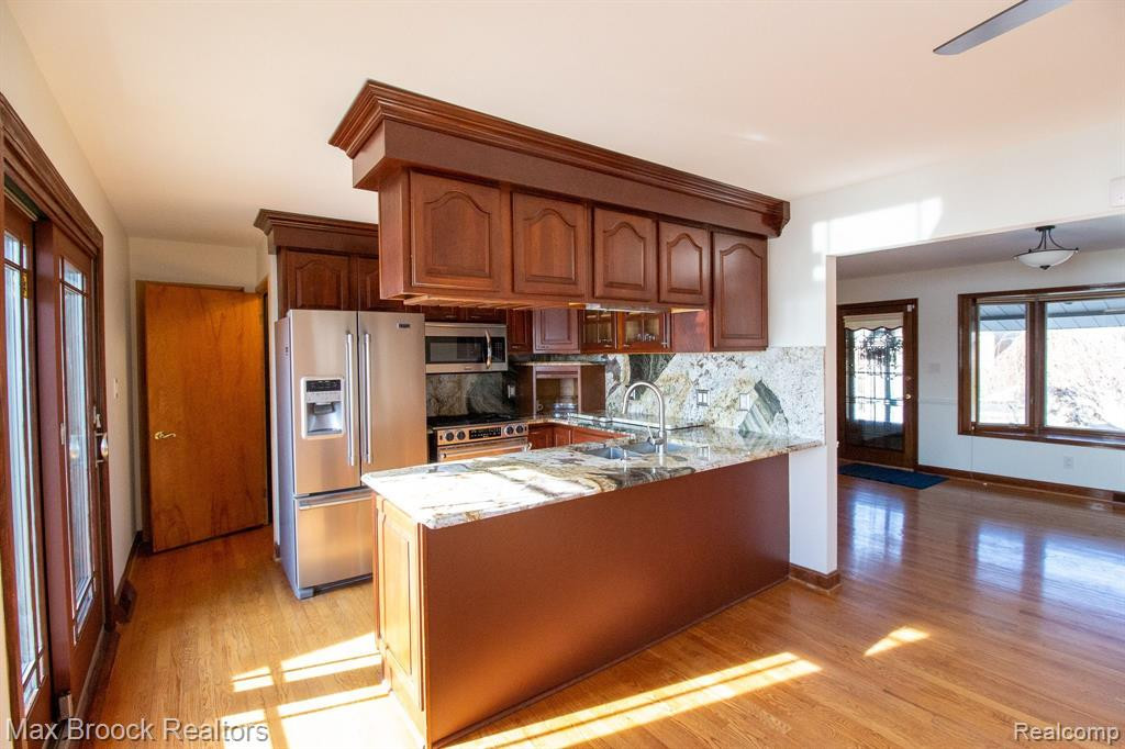 4645 Claudia Drive, Waterford, MI 48328 — Photo 13
