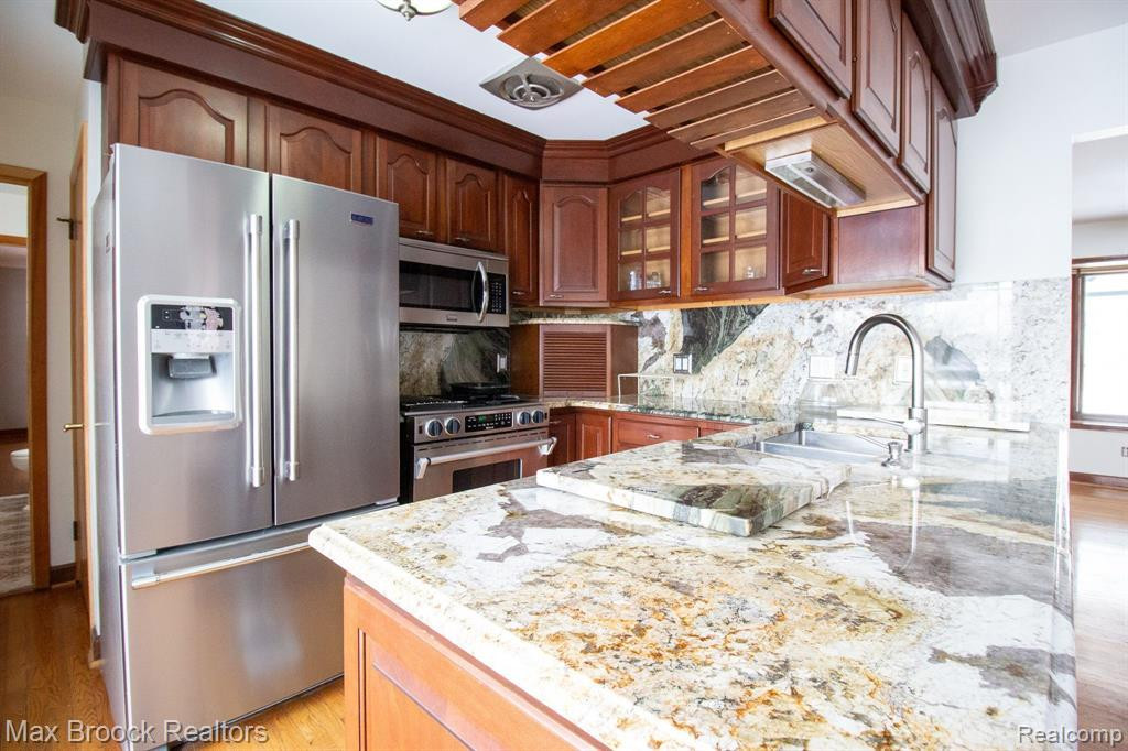 4645 Claudia Drive, Waterford, MI 48328 — Photo 14