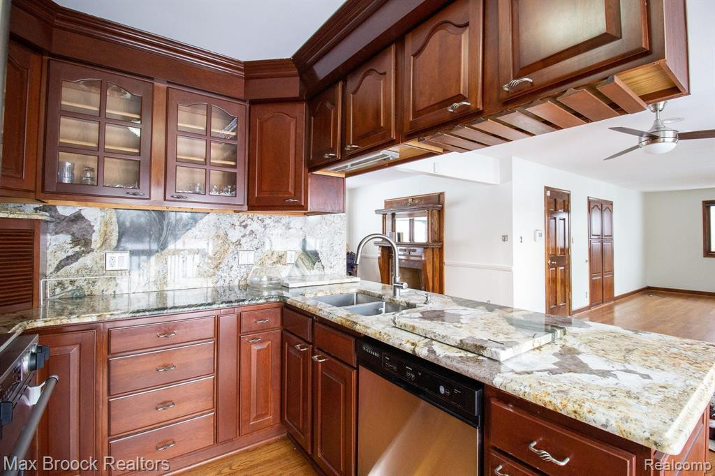 4645 Claudia Drive, Waterford, MI 48328 — Photo 15