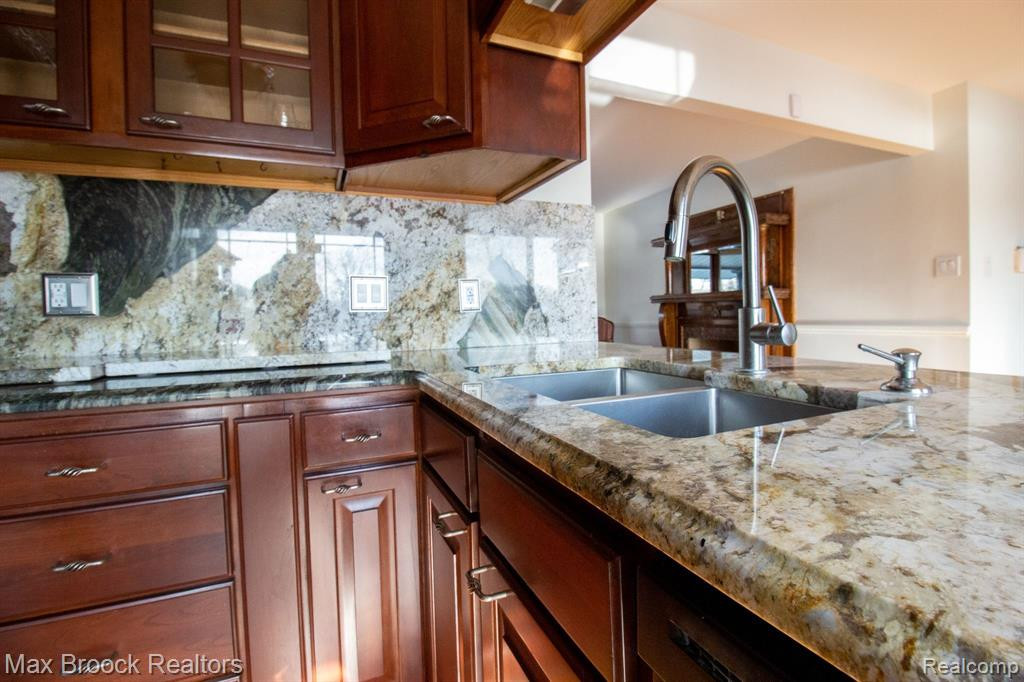 4645 Claudia Drive, Waterford, MI 48328 — Photo 17