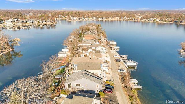 610 LONGPOINTE Drive, Lake Orion, MI 48362 — Photo 5