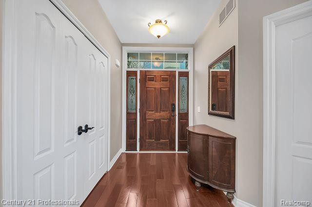610 LONGPOINTE Drive, Lake Orion, MI 48362 — Photo 10
