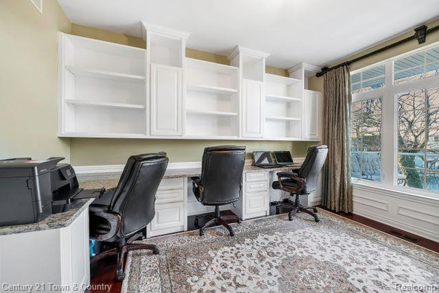 610 LONGPOINTE Drive, Lake Orion, MI 48362 — Photo 24