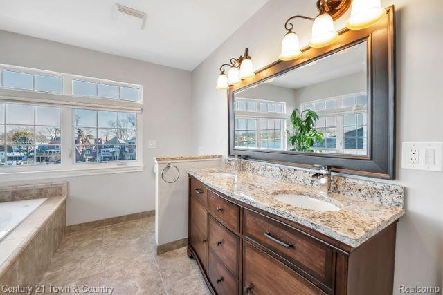 610 LONGPOINTE Drive, Lake Orion, MI 48362 — Photo 32