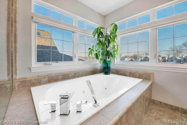 610 LONGPOINTE Drive, Lake Orion, MI 48362 — Photo 34
