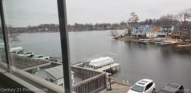 610 LONGPOINTE Drive, Lake Orion, MI 48362 — Photo 35