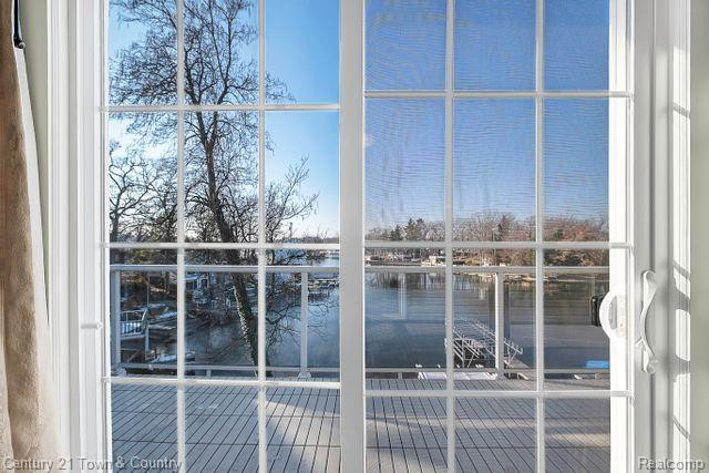 610 LONGPOINTE Drive, Lake Orion, MI 48362 — Photo 38