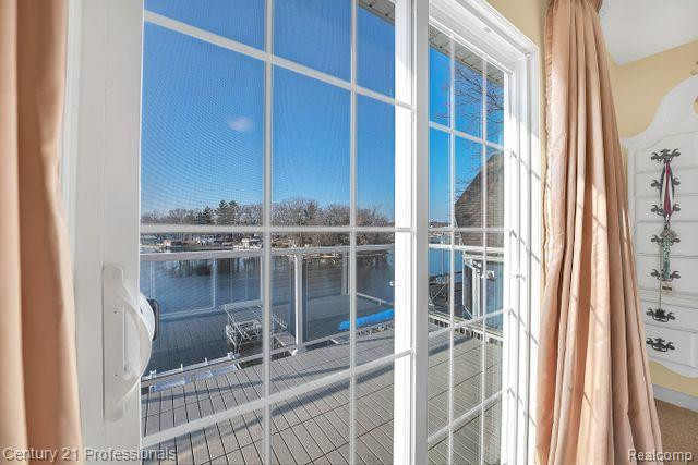 610 LONGPOINTE Drive, Lake Orion, MI 48362 — Photo 42