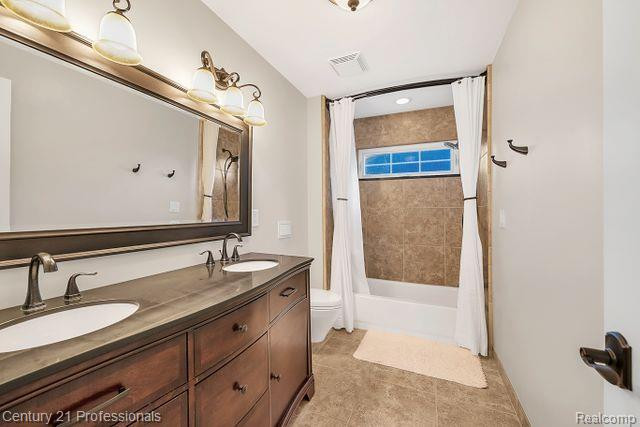 610 LONGPOINTE Drive, Lake Orion, MI 48362 — Photo 43