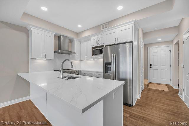 610 LONGPOINTE Drive, Lake Orion, MI 48362 — Photo 46