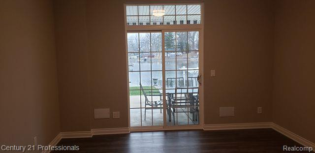 610 LONGPOINTE Drive, Lake Orion, MI 48362 — Photo 54
