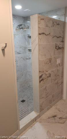 610 LONGPOINTE Drive, Lake Orion, MI 48362 — Photo 59