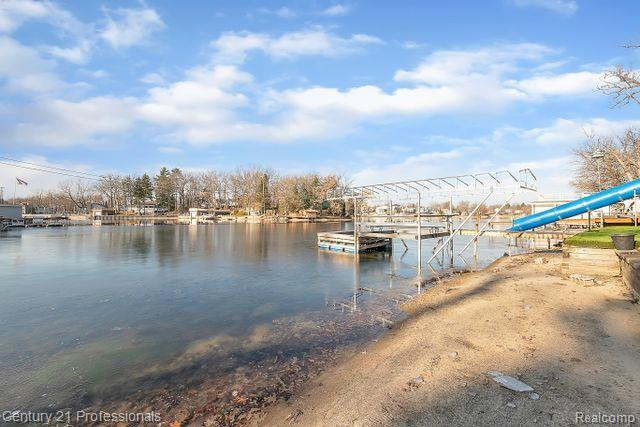 610 LONGPOINTE Drive, Lake Orion, MI 48362 — Photo 67