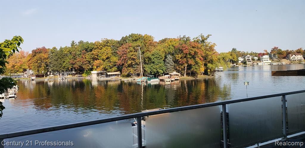 610 LONGPOINTE Drive, Lake Orion, MI 48362 — Photo 86