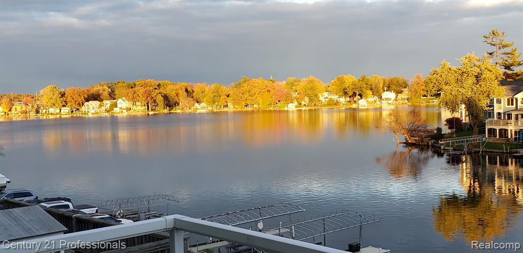 610 LONGPOINTE Drive, Lake Orion, MI 48362 — Photo 87