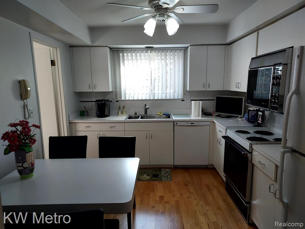 37173 DEER RUN Drive, Farmington Hills, MI 48331 — Photo 2