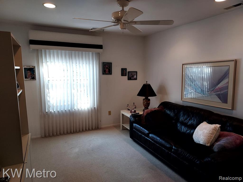 37173 DEER RUN Drive, Farmington Hills, MI 48331 — Photo 12